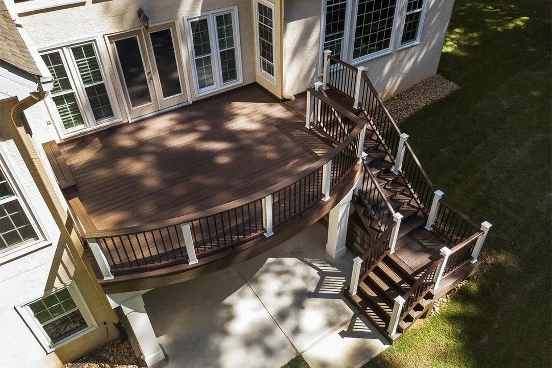 Outdoor living space built by deck builders, leaving satisfied customers.